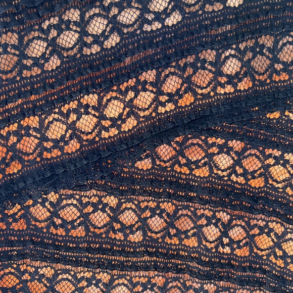 Max studio stretchy lace design dress women’s large - Picture 3 of 4